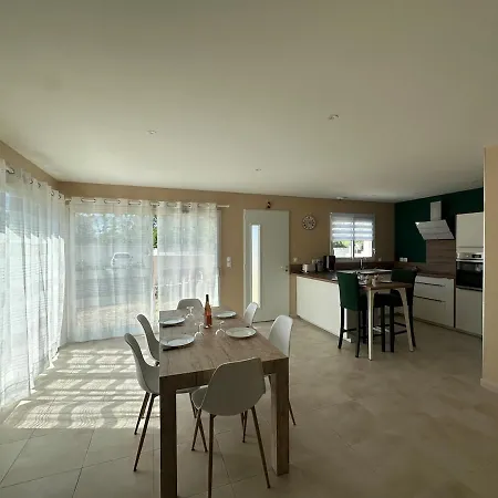Maison Lumineuse Et Calme à Villa *