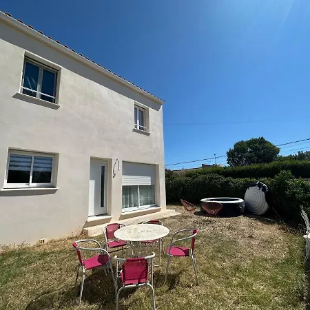 Maison Lumineuse Et Calme A