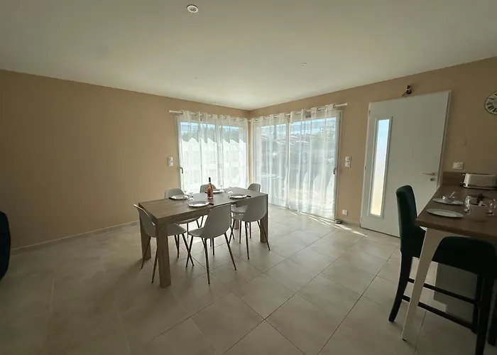 Maison Lumineuse Et Calme A Villa